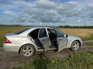 2000 Mercedes-Benz C-Класс 180 II (W203), серебристый, 480000 рублей, вид 3