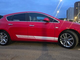 2013 Opel Astra J Рестайлинг, красный, 850000 рублей, вид 5
