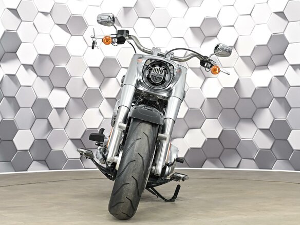 2018 Harley-Davidson Fat Boy, чёрный, 1799000 рублей - вид 3