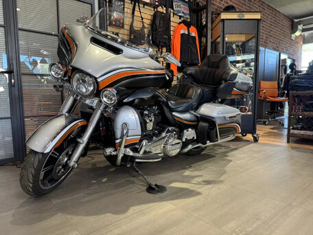 2019 Harley-Davidson Ultra Limited, серебристый, 1990000 рублей, вид 2