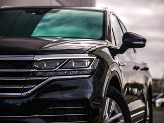 2018 Volkswagen Touareg III, синий, 4300000 рублей, вид 2