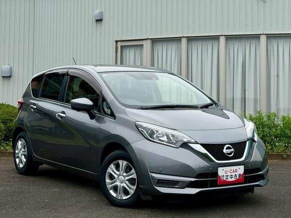 2019 Nissan Note II Рестайлинг, серебристый, 720000 рублей - вид 1