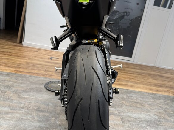 2020 Triumph Street Triple, чёрный, 999000 рублей - вид 11