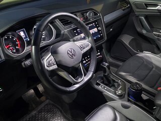 2021 Volkswagen Tiguan II Рестайлинг, коричневый, 3499000 рублей, вид 5