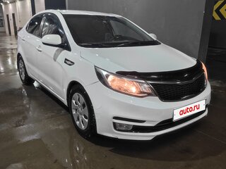 2015 Kia Rio III Рестайлинг, белый, 750000 рублей, вид 3