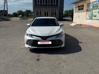 2021 Toyota Camry VIII (XV70), белый, 3100000 рублей, вид 1