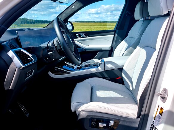 2024 BMW X7 40i I (G07) Рестайлинг, белый, 9900000 рублей - вид 11