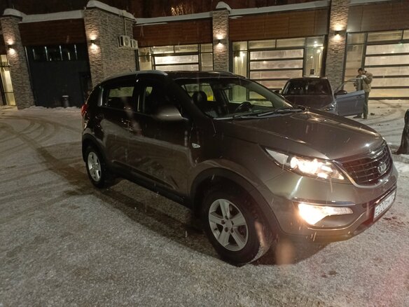 2014 Kia Sportage III Рестайлинг, коричневый, 1440000 рублей - вид 4