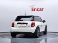 2017 Mini Hatch Cooper III (F55/F56), белый, 1590000 рублей - вид 3