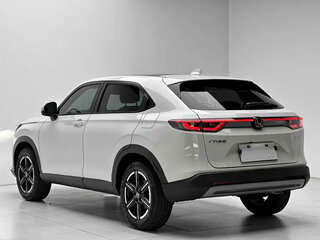 2023 Honda Vezel II, белый, 1921255 рублей, вид 4