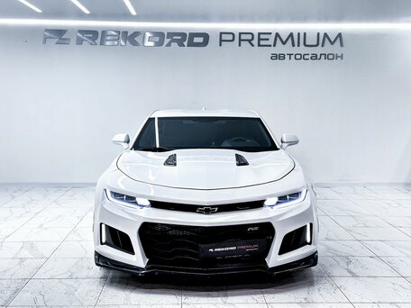 2018 Chevrolet Camaro VI, белый, 2650000 рублей, вид 4