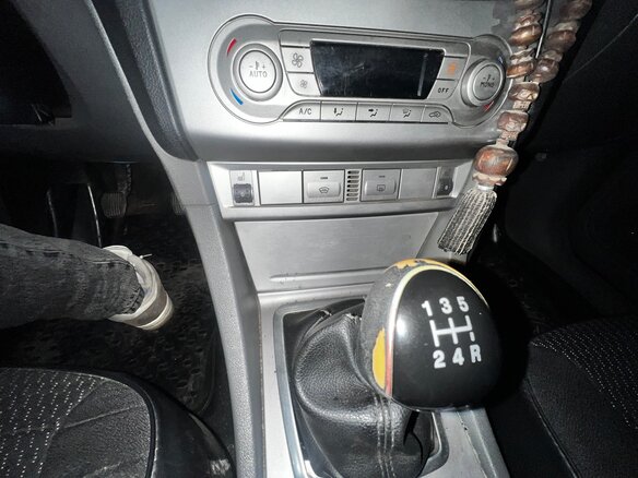 2010 Ford Focus II Рестайлинг, серебристый, 500000 рублей - вид 10