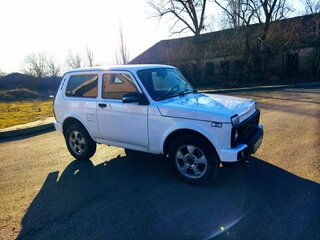 2017 Lada (ВАЗ) 2121 (4x4) Urban I Рестайлинг, белый, 620000 рублей, вид 2