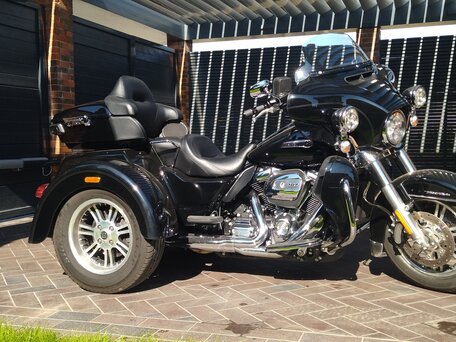2018 Harley-Davidson CVO Tri Glide, чёрный, 3300000 рублей, вид 4