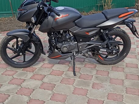 2021 Bajaj Pulsar 180, чёрный, 170000 рублей, вид 4