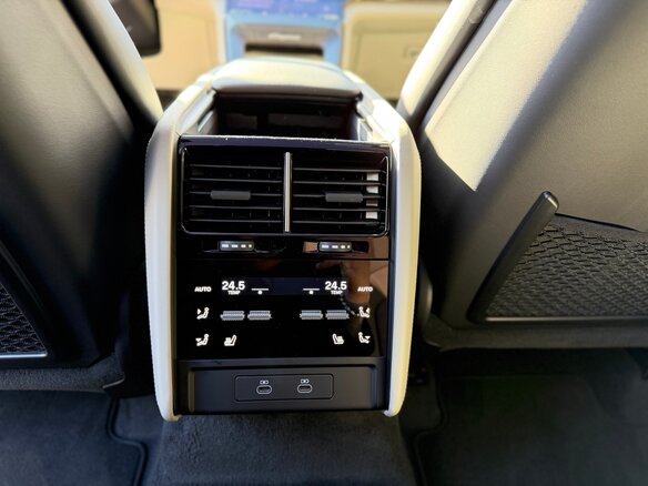 2026 Porsche Cayenne Electric IV, бежевый - вид 18