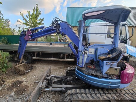 2003 Komatsu PC38, фиолетовый, 1850000 рублей, вид 3
