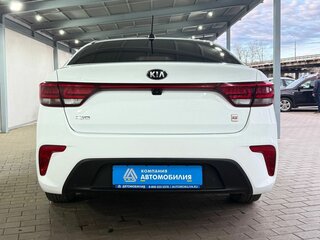 2019 Kia Rio IV, белый, 1599000 рублей, вид 4
