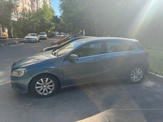 2013 Mercedes-Benz A-Класс 200 III (W176), синий, 1300000 рублей, вид 3