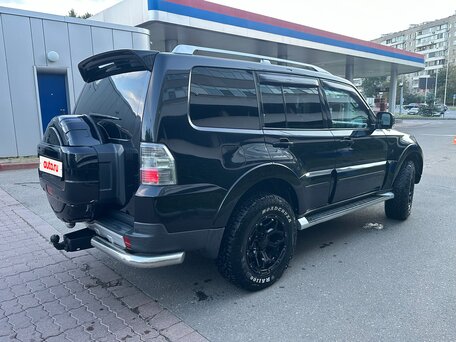 2008 Mitsubishi Pajero IV, чёрный, вид 2