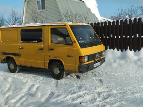 1989 Mercedes-Benz MB 100, жёлтый, 400000 рублей, вид 3