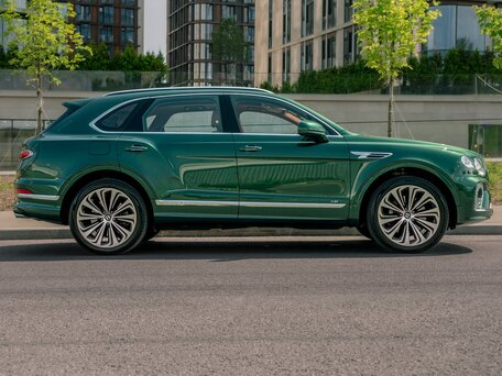 2020 Bentley Bentayga I Рестайлинг, зелёный, 18900000 рублей, вид 2