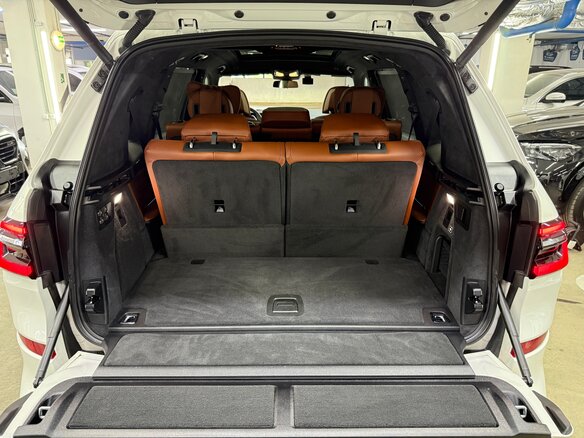 2025 BMW X7 40i I (G07) Рестайлинг, белый - вид 27