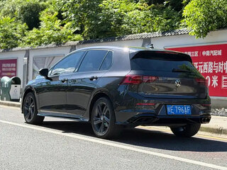 2023 Volkswagen Golf VIII, чёрный, 2171255 рублей, вид 5