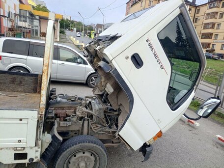 1990 Isuzu Elf (N-series), белый, 1032000 рублей, вид 2