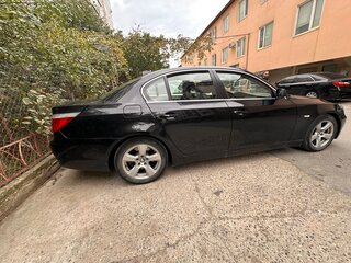 2008 BMW 5 серии 520i V (E60/E61) Рестайлинг, чёрный, 730000 рублей, вид 3