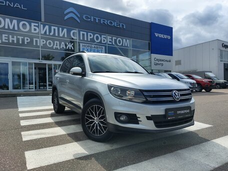 2014 Volkswagen Tiguan I Рестайлинг, серебристый, 1140000 рублей, вид 1