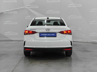 2020 Hyundai Solaris II Рестайлинг, белый, 860000 рублей, вид 4