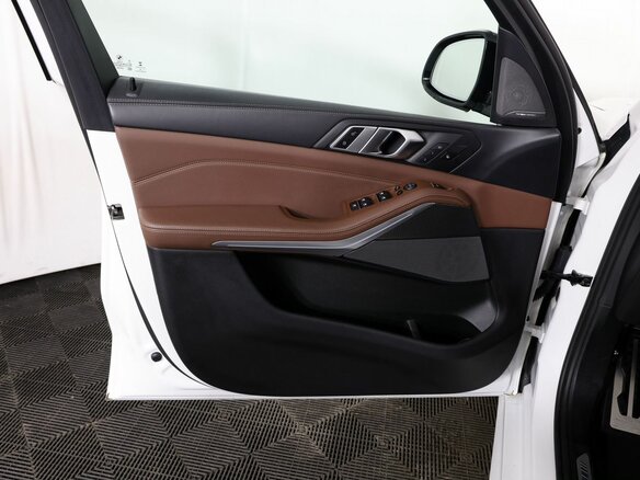 2020 BMW X5 40d IV (G05/G18), белый, 6970000 рублей - вид 9