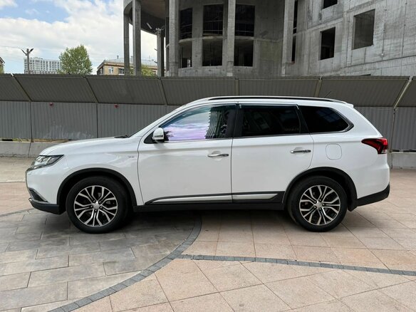 2016 Mitsubishi Outlander III Рестайлинг 2, белый, 2130000 рублей - вид 15