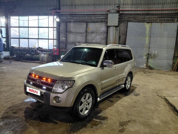 2008 Mitsubishi Pajero IV, бежевый, 1620000 рублей