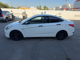 2014 Hyundai Solaris I Рестайлинг, белый, 920000 рублей, вид 3