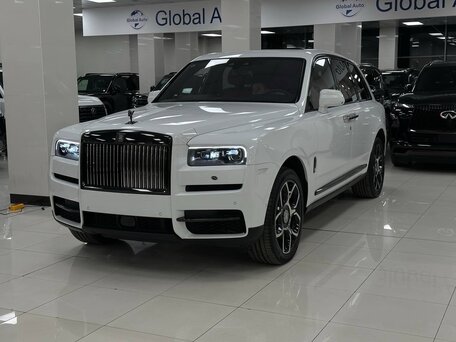 2023 Rolls-Royce Cullinan Black Badge I (Series I), белый, 43000000 рублей, вид 2
