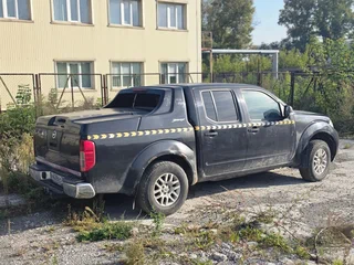 2010 Nissan Navara (Frontier) III (D40) Рестайлинг, чёрный, 450000 рублей, вид 3