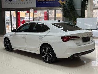 2022 Skoda Octavia IV (A8), белый, 1970000 рублей, вид 4