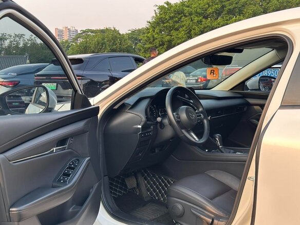 2022 Mazda 3 Axela IV (BP), белый, 1562000 рублей - вид 6