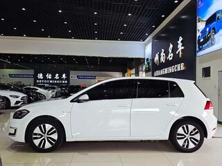 2020 Volkswagen e-Golf VII Рестайлинг, белый, 1320000 рублей, вид 4