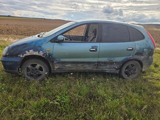 2001 Nissan Tino, зелёный, 75000 рублей, вид 4