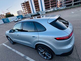 2019 Porsche Cayenne III, серый, 6400000 рублей, вид 2