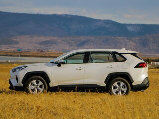 2025 Toyota RAV4 V (XA50), белый, 3500000 рублей, вид 5