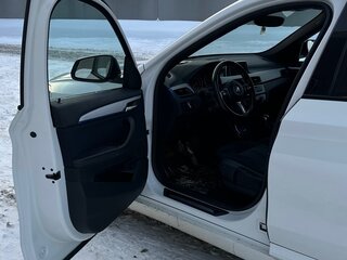 2018 BMW X1 20i xDrive II (F48), белый, 3300000 рублей, вид 5