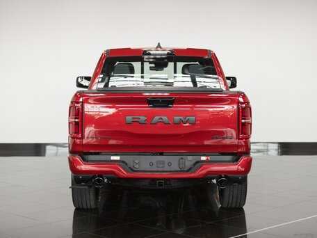 2026 Ram 1500 Crew Cab V Рестайлинг, красный, 9690000 рублей, вид 5