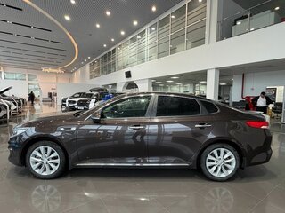 2017 Kia Optima IV, коричневый, 1895000 рублей, вид 4