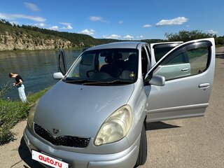 2004 Toyota FunCargo, серебристый, 550000 рублей, вид 3