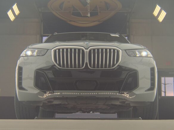 2024 BMW X5 40i IV (G05/G18) Рестайлинг, серый - вид 2