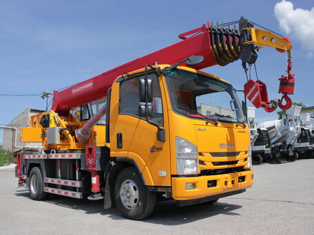 2026 Isuzu Автокран, золотистый, 7900000 рублей, вид 4